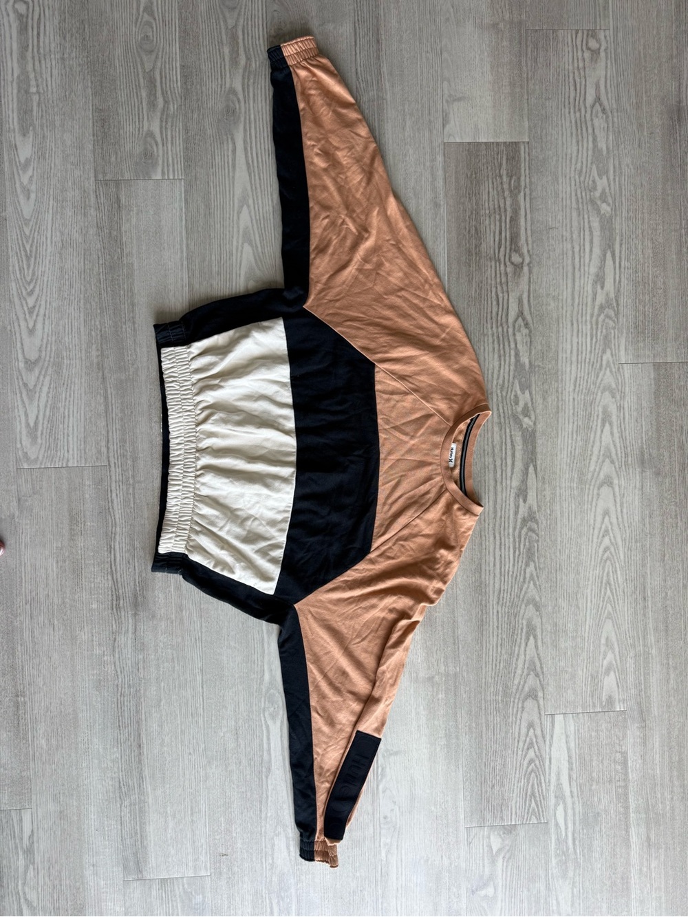Colorblock Pullover Sweatshirt in Rust, Black & Cream